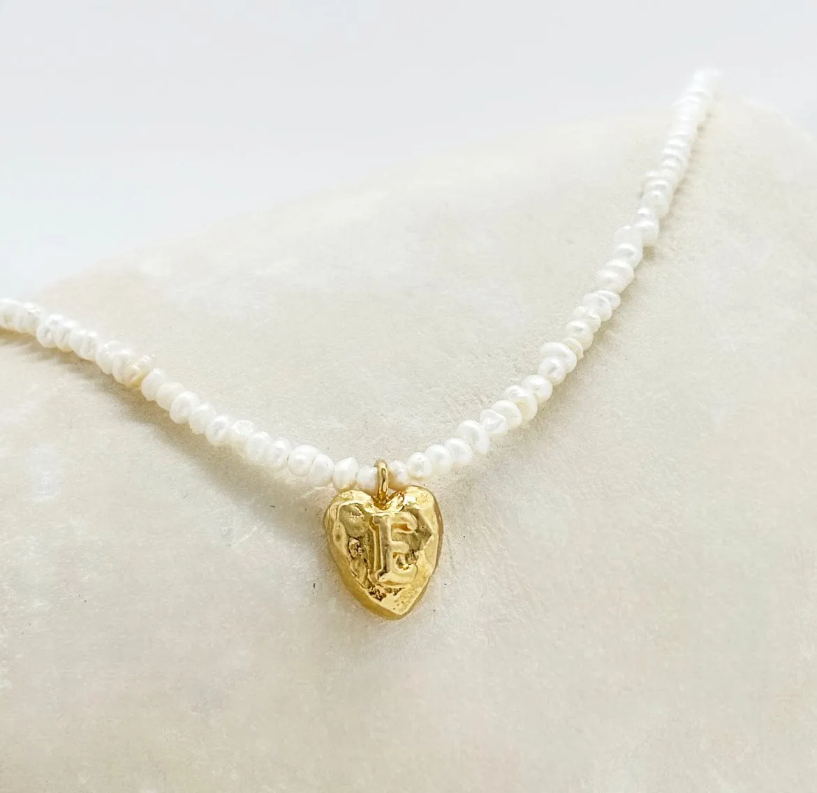 Elise Tsikis Fakiris collier perles d’eau douce blanc