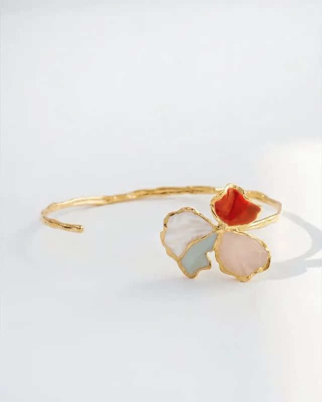 Elise Tsikis Eunoia Poiesis bracelet fleur émaillée