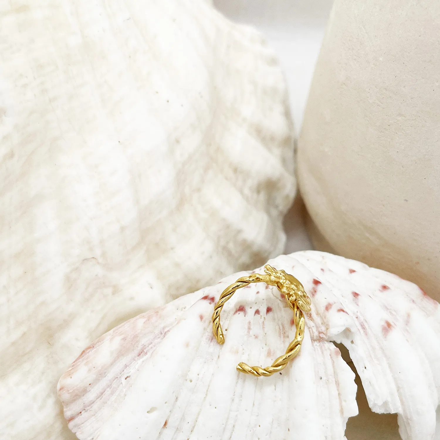 Elise Tsikis Clapotis Crusoe bague enfant crabe doré