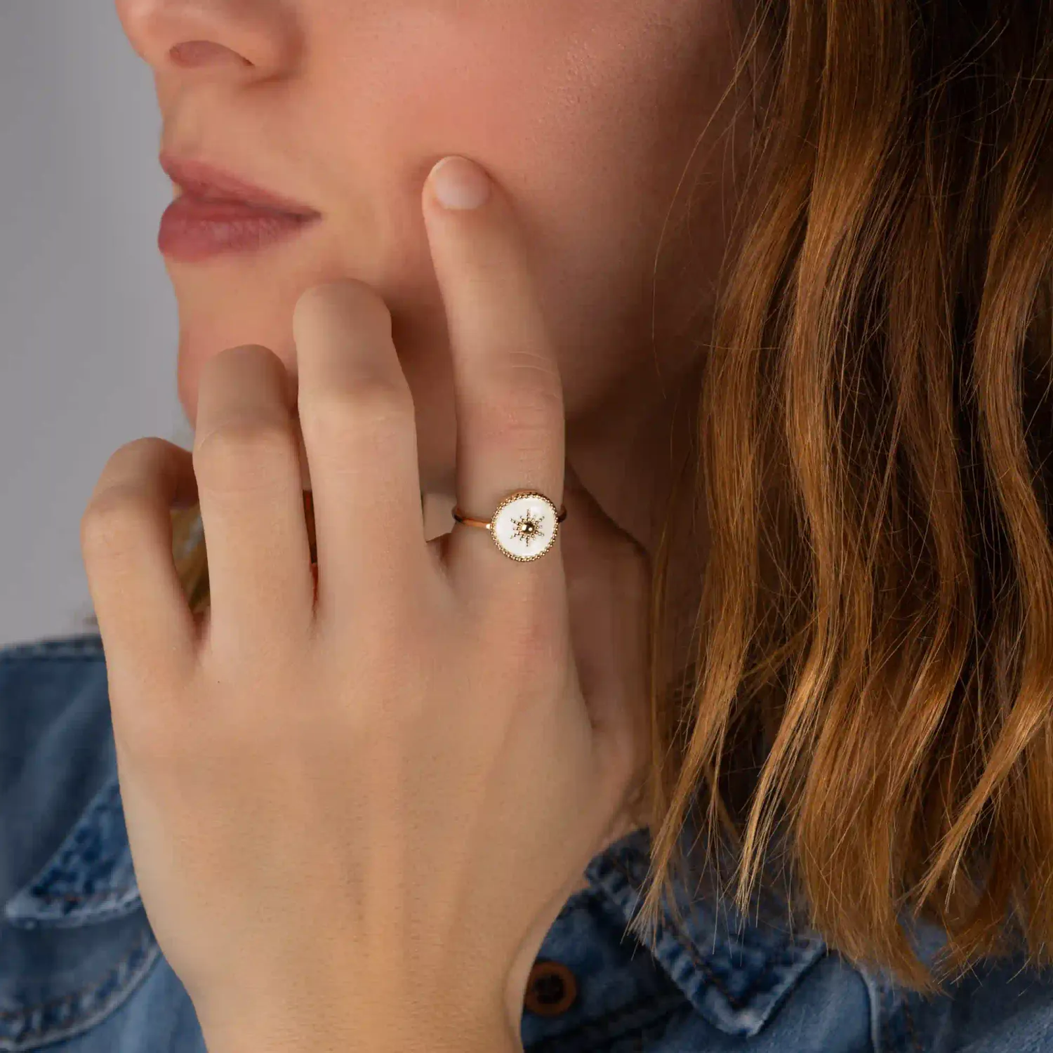 Oriana France Soleil bague plaqué or laque blanche