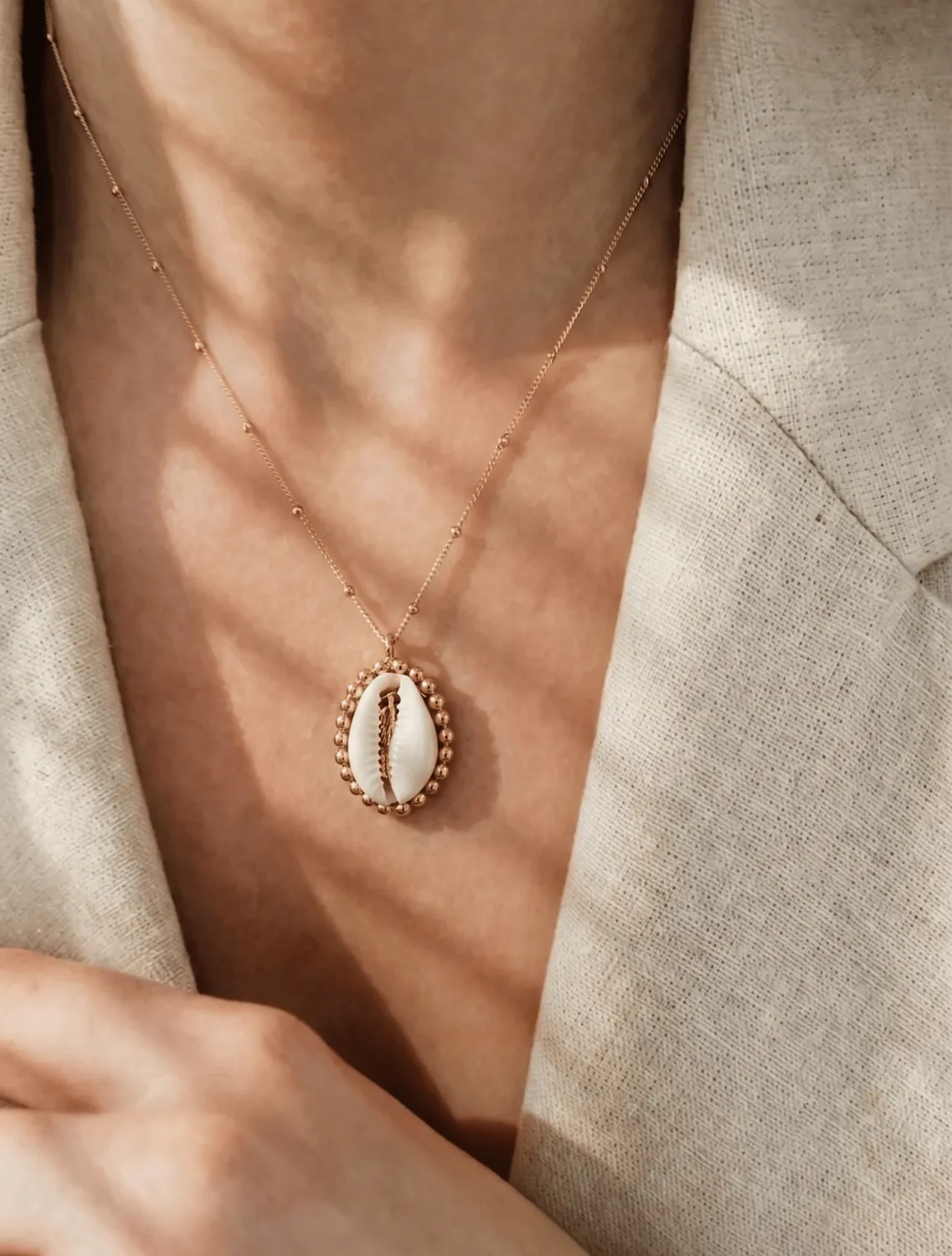 Elise Tsikis Sadri collier coquillage doré 45 cm