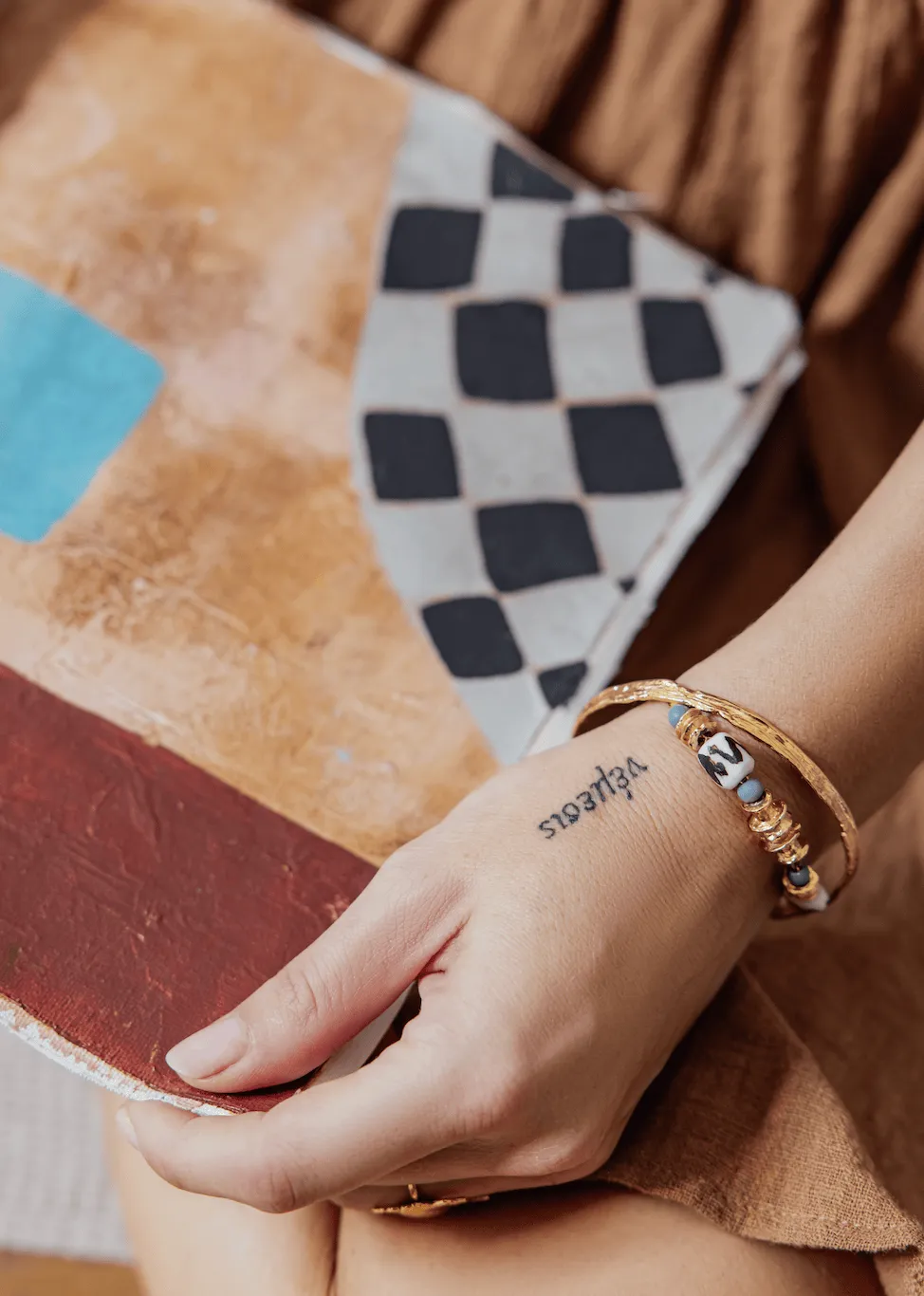 Elise Tsikis Eleftheria Zarakes bracelet doré perles noires
