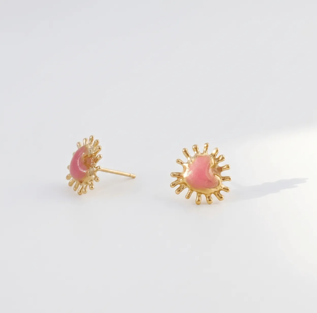 Elise Tsikis Octobre Rose Xelha boucles cœur rosé