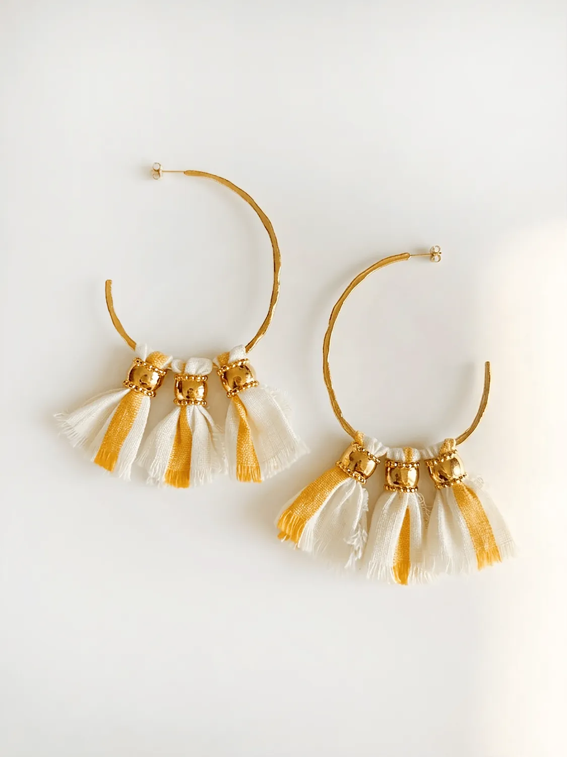 Elise Tsikis Centaurée boucles créoles jaune tissu