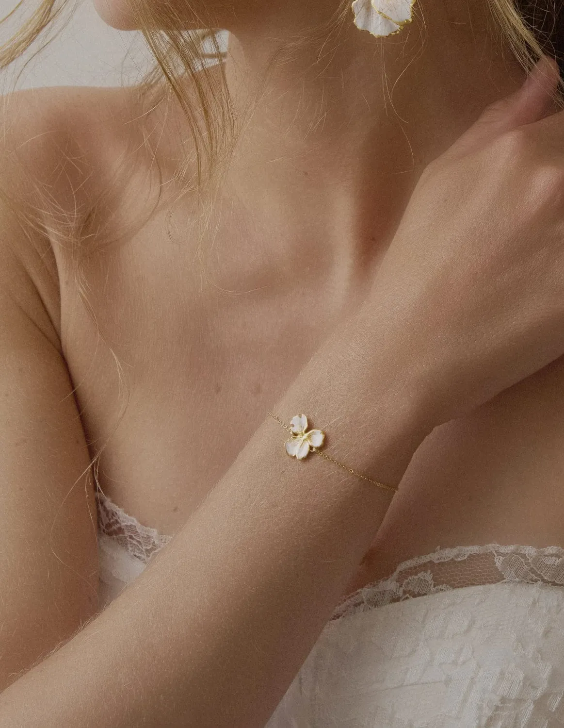 Elise Tsikis Dirae bracelet fleur émaillée