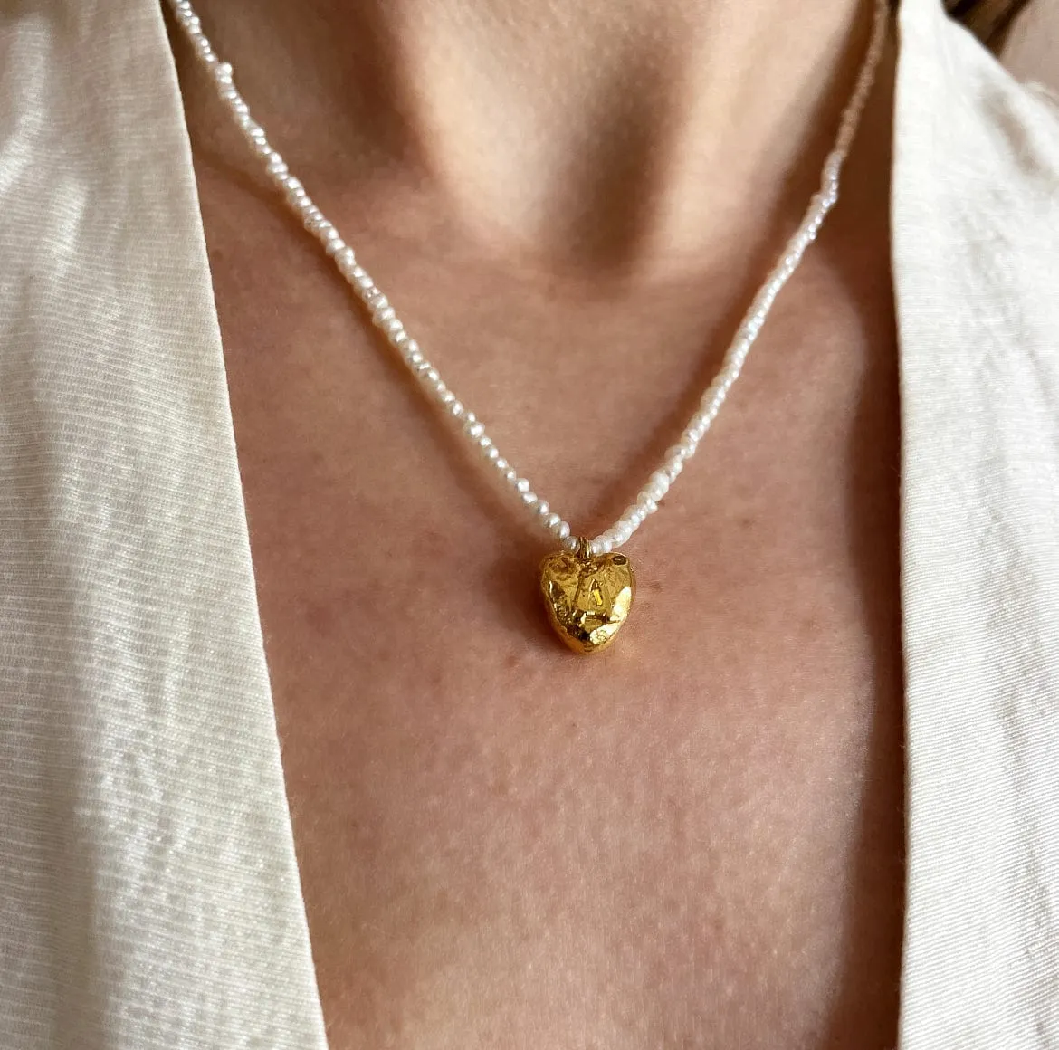 Elise Tsikis Fakiris collier perles d’eau douce blanc