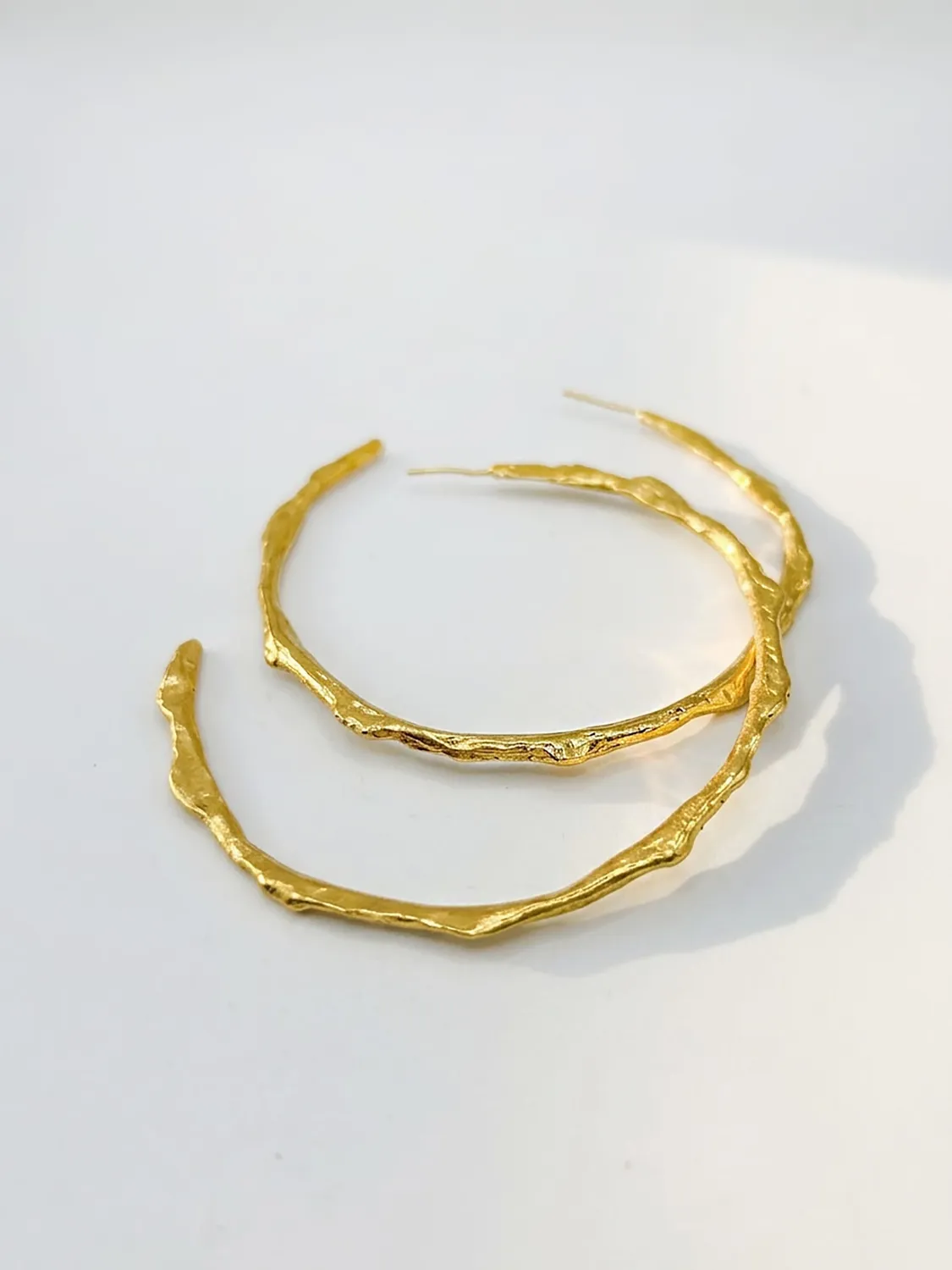 Elise Tsikis Dassi boucles créoles dorées 6 cm
