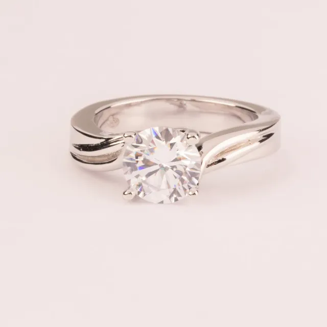 Ultima Edizione solitaire 8 mm bague tige ciselée