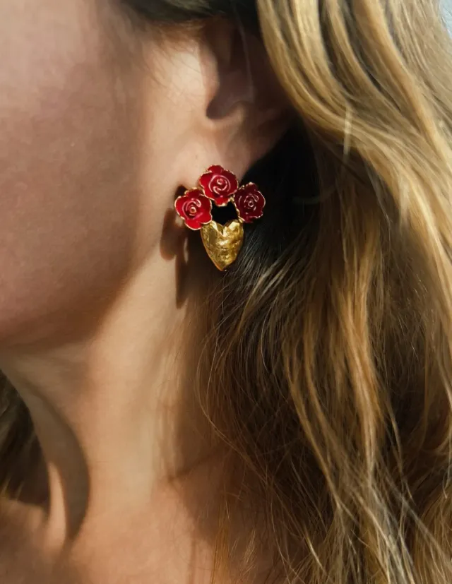 Elise Tsikis Mucha boucles d’oreilles roses rouges