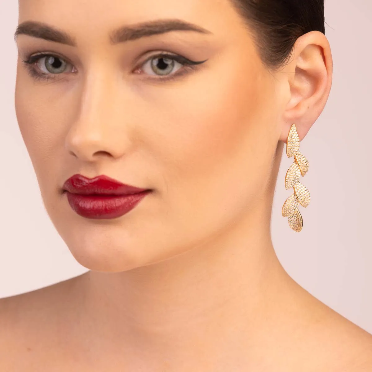 Ultima Edizione boucles pendantes feuilles pavé zircons