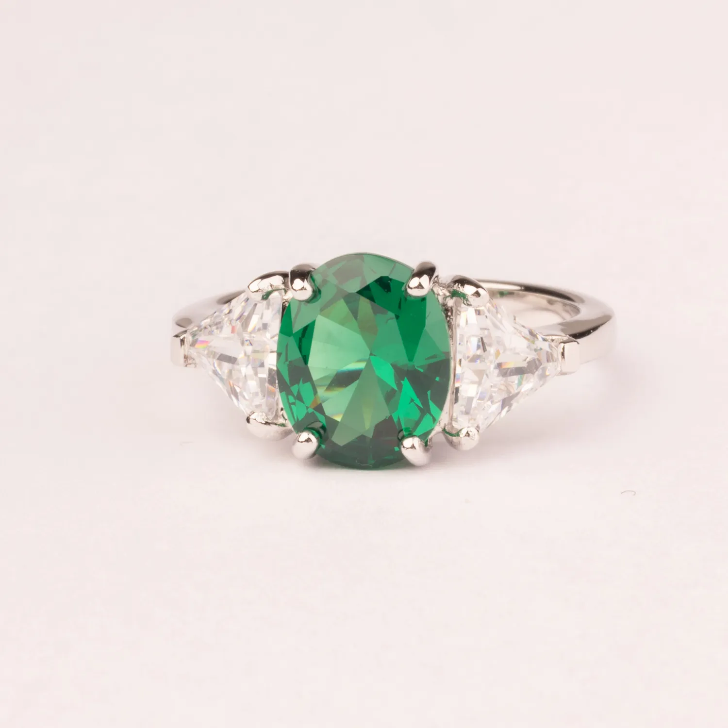 Ultima Edizione bague zircon ovale coloré 7x10 mm