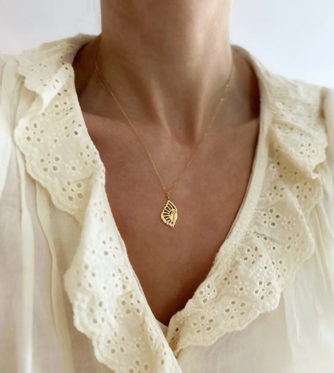 Elise Tsikis Vallinos collier oeil doré 45 cm