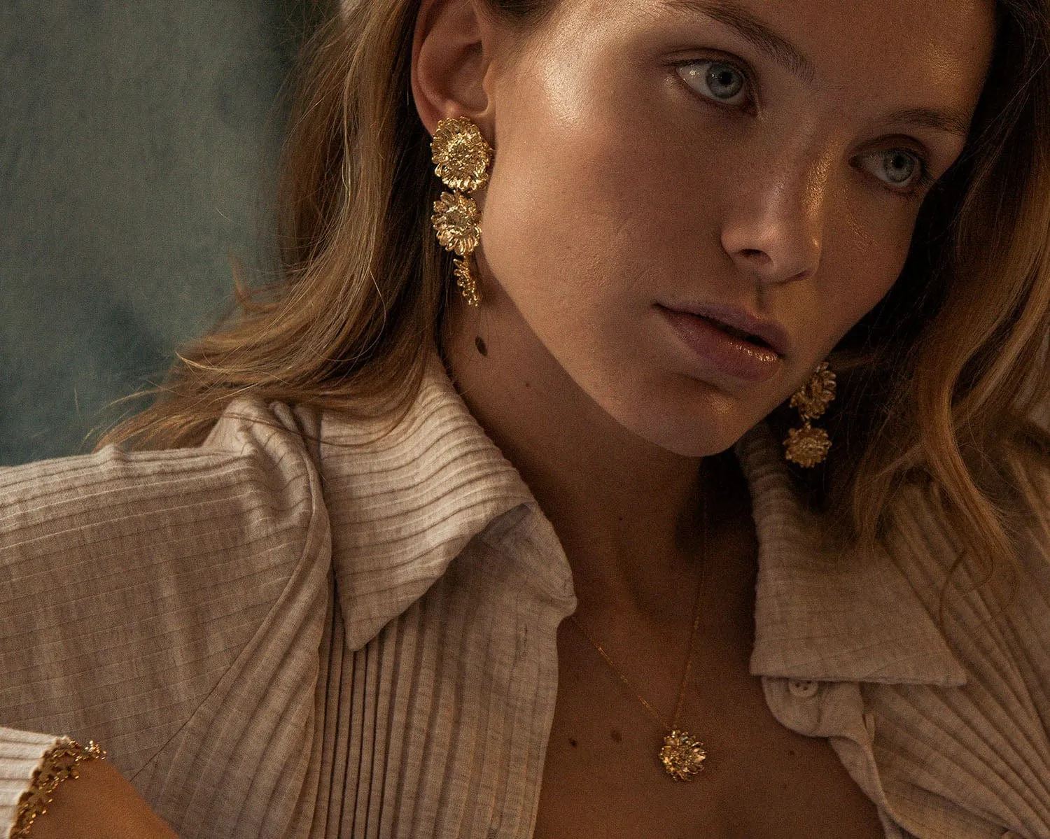 Elise Tsikis Calas Gold boucles d'oreilles doré clip