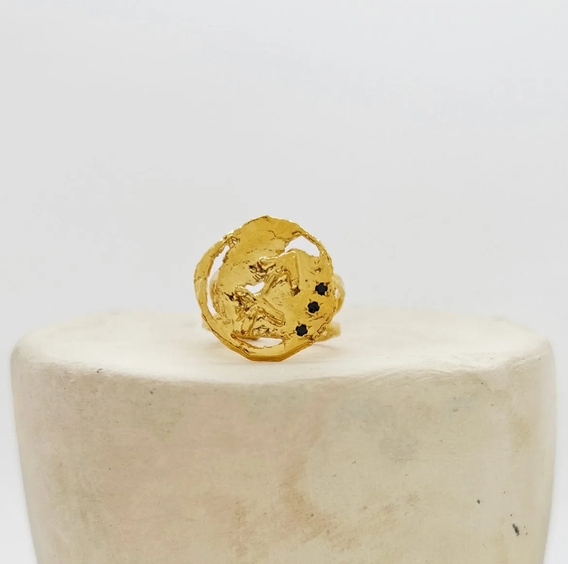 Elise Tsikis Mendi bague chevalière zircon blanc