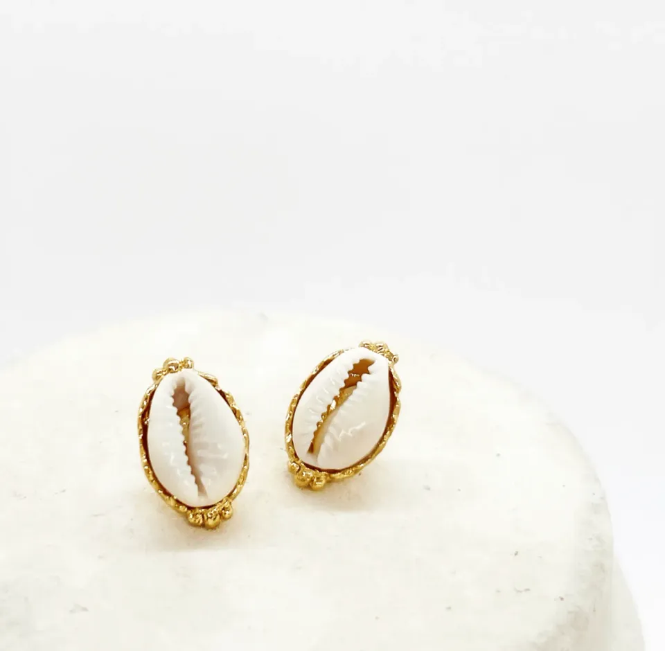 Elise Tsikis Kandilli boucles coquillage doré