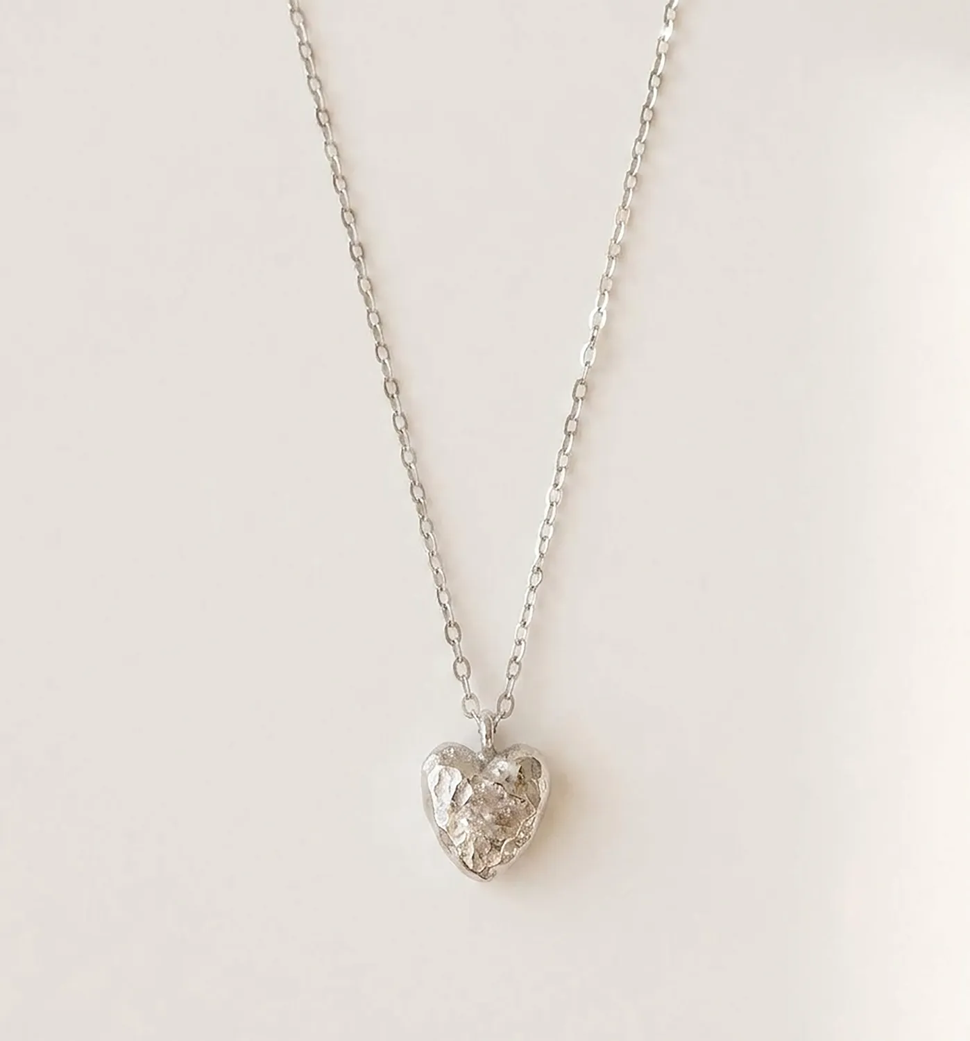 Elise Tsikis Hory collier cœur doré or jaune 40 cm