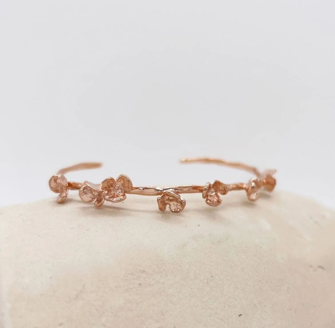 Elise Tsikis Teplice bracelet jonc fleurs or jaune