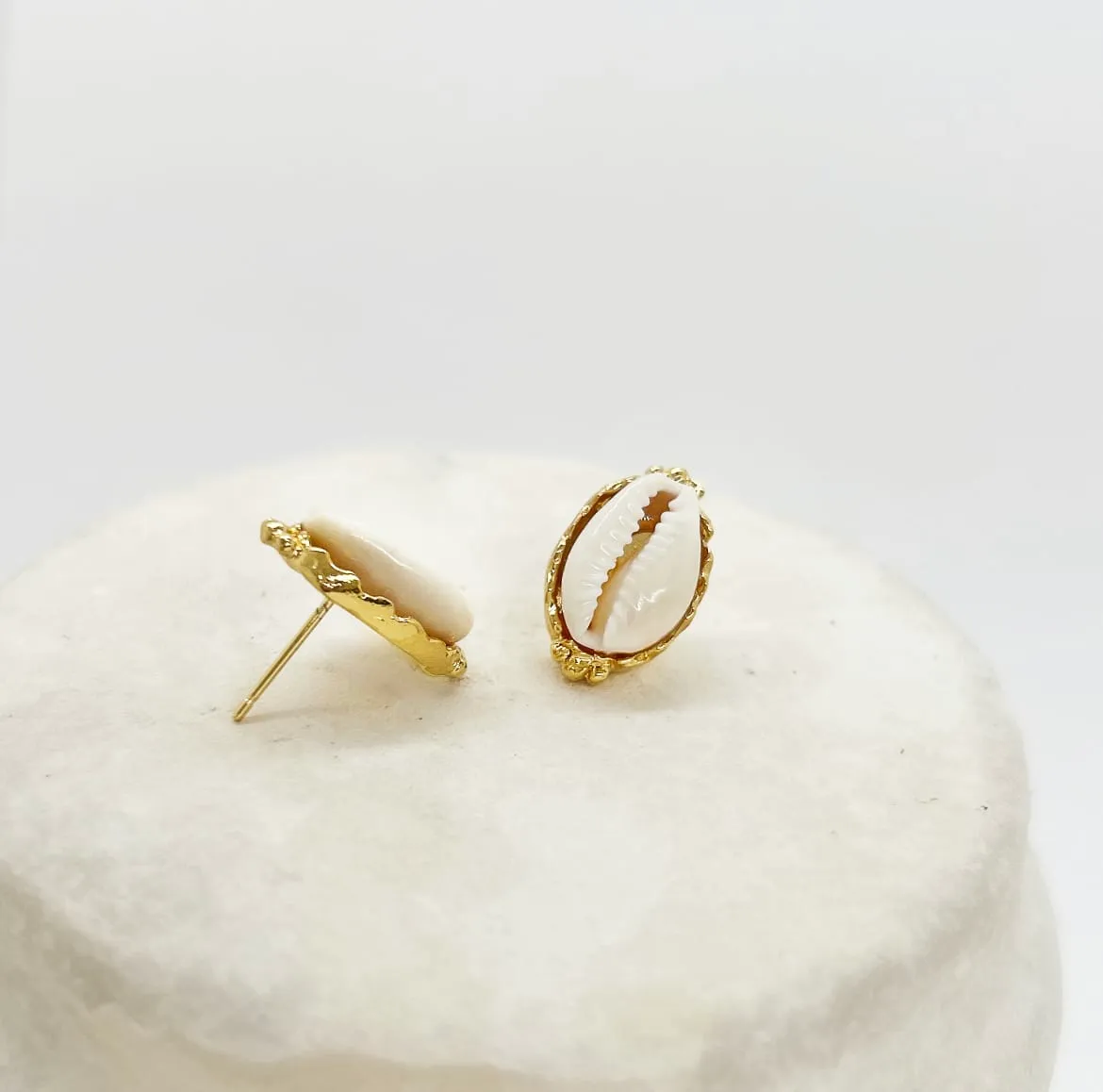 Elise Tsikis Kandilli boucles coquillage doré