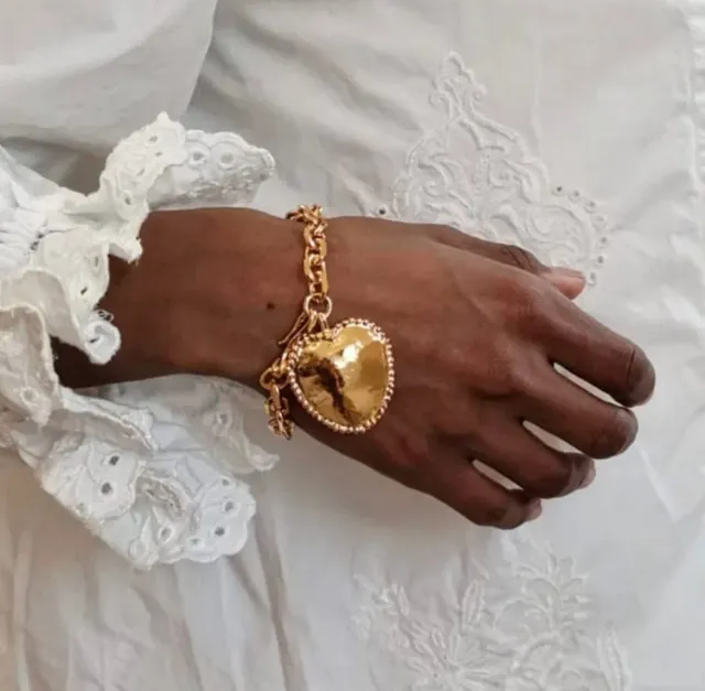 Elise Tsikis Canaio bracelet doré cœur martelé