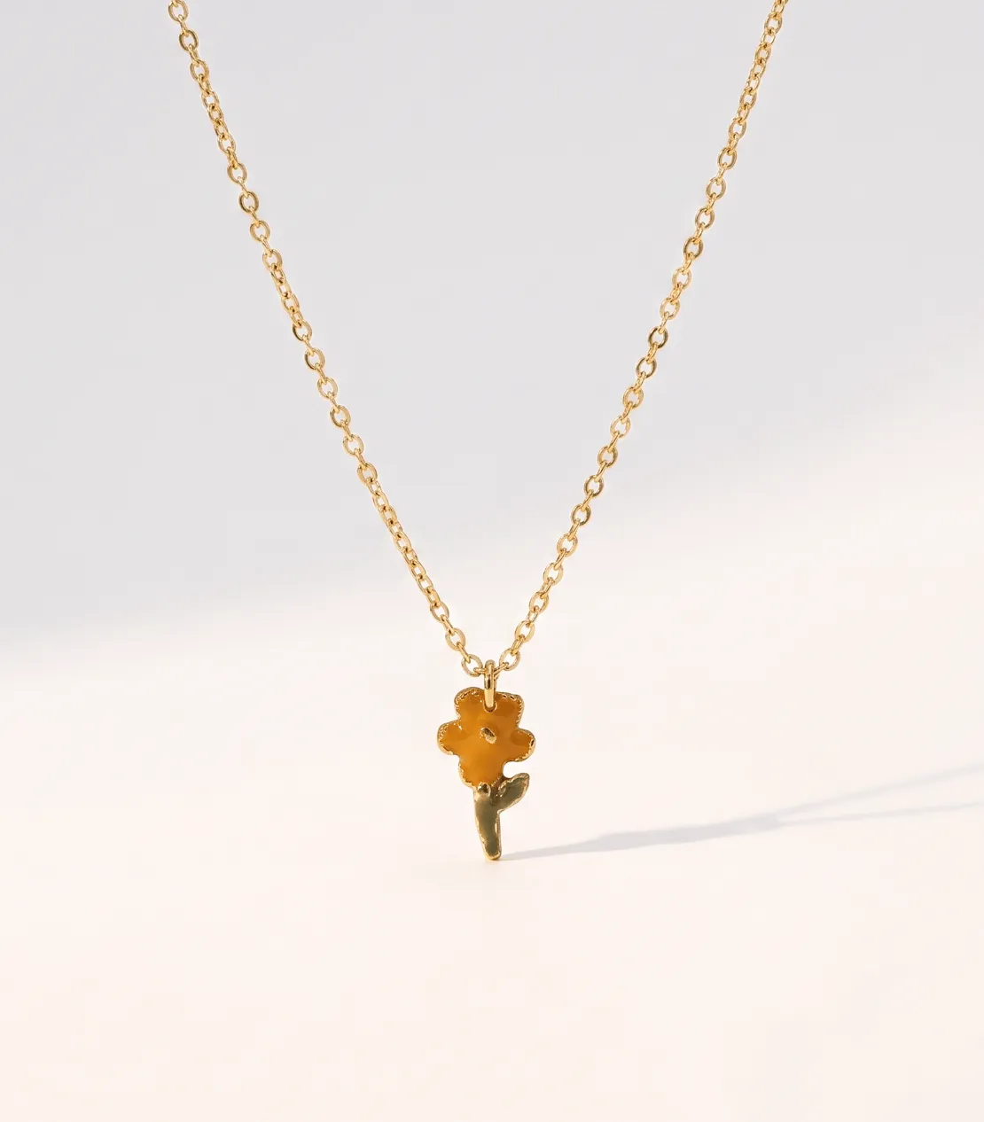 Elise Tsikis Iris collier fleur rose longueur femme doré