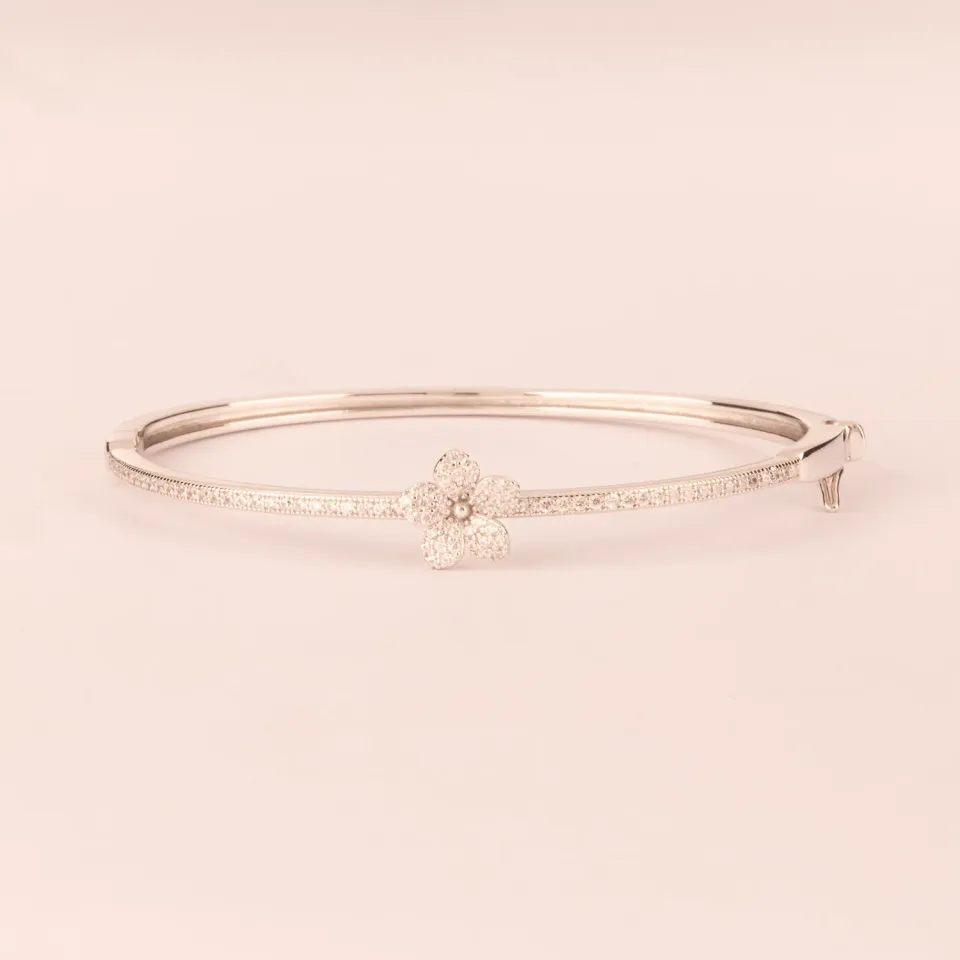 Ultima Edizione bangle fleur pavé bracelet rigide