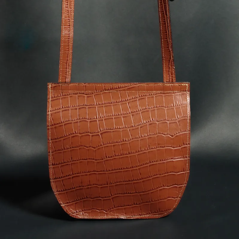 Secret de Cuir Besace camel sac bandoulière rabat daim