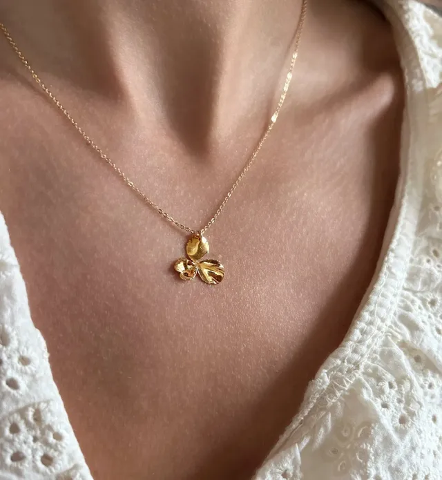 Elise Tsikis Pensée collier fleur or jaune 40 cm