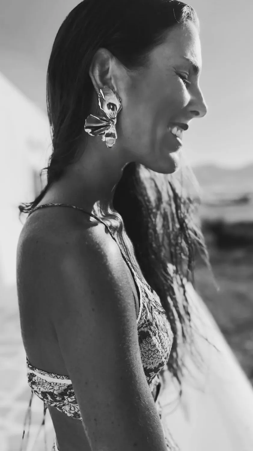 Elise Tsikis Euménide Large boucles d'oreilles fleur