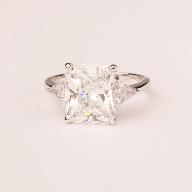 Ultima Edizione zircon blanc taille émeraude bague