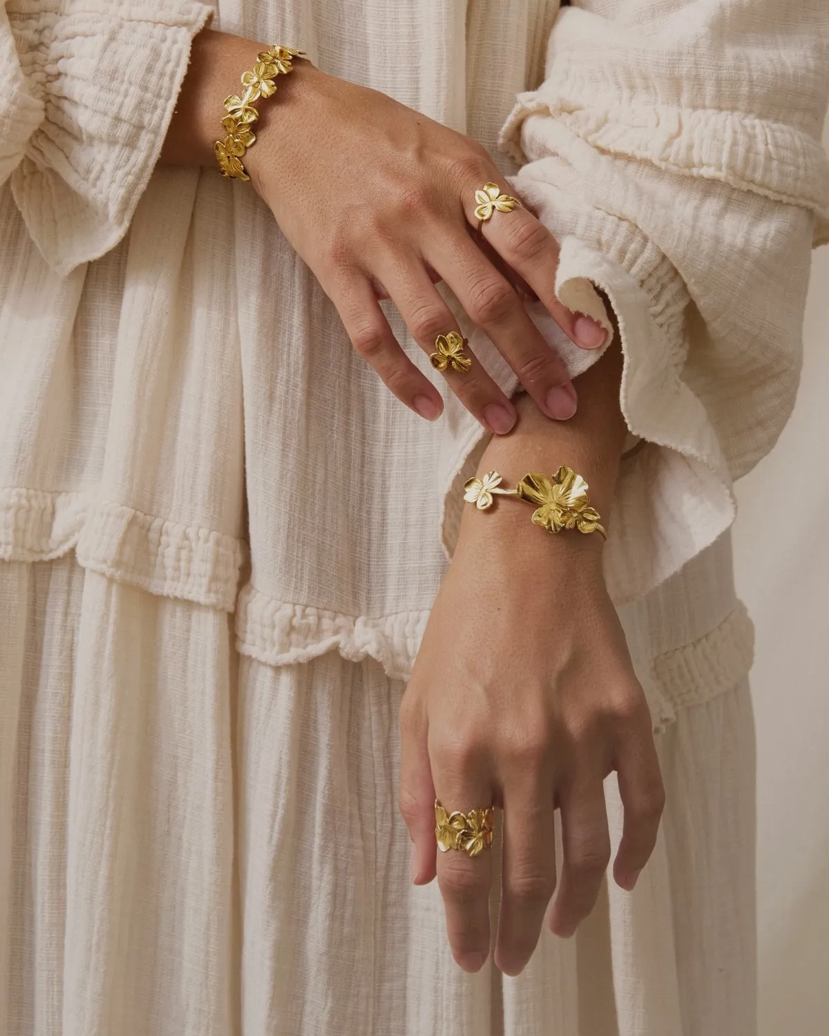 Elise Tsikis Antikyra bracelet fleurs réglable