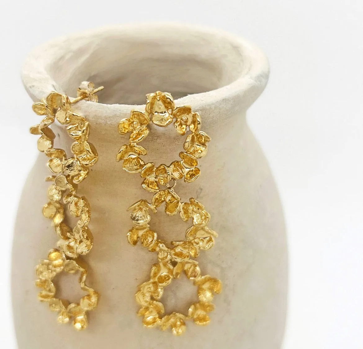 Elise Tsikis Valtica boucles d’oreilles pendantes doré 6 cm