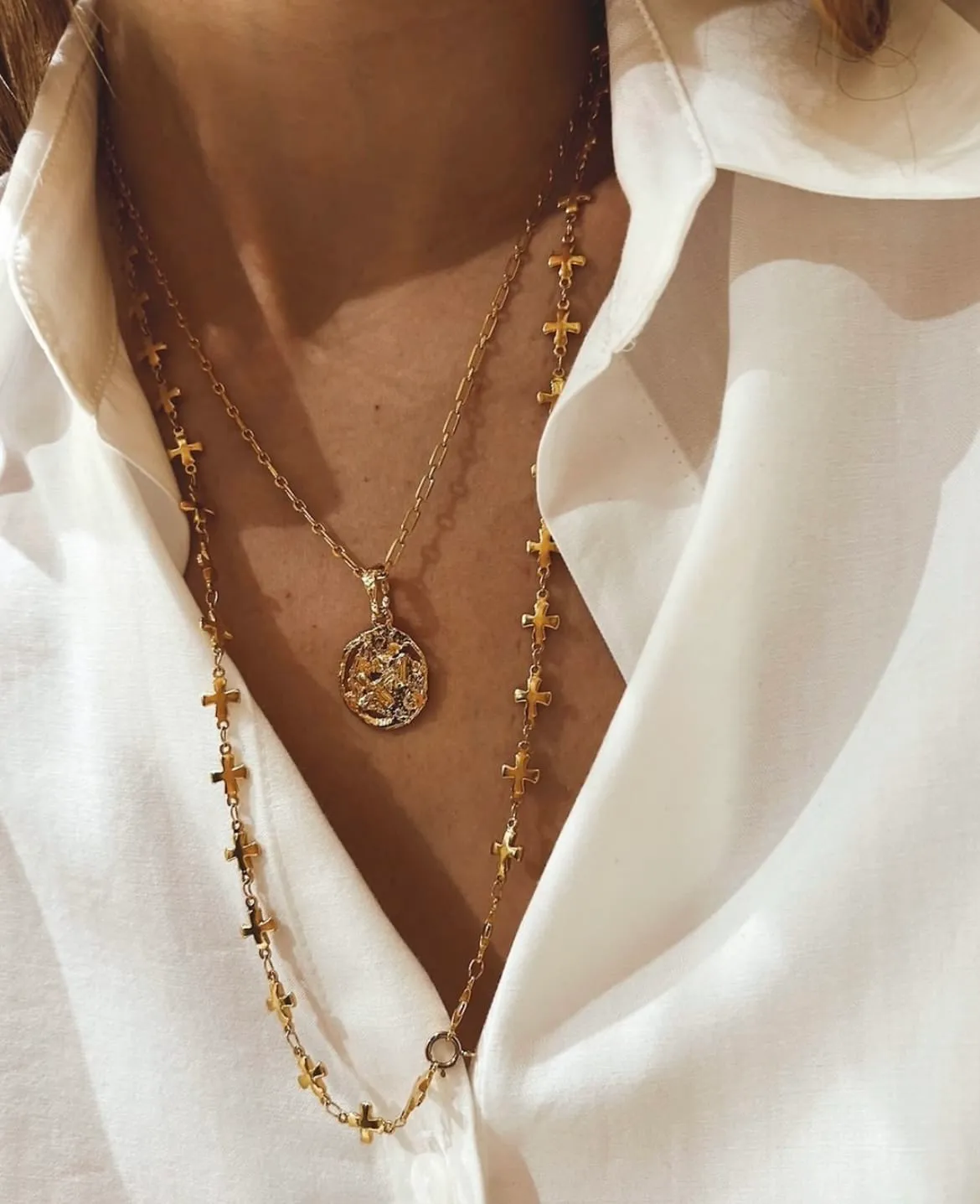 Elise Tsikis Kamari collier croix or jaune 45 cm