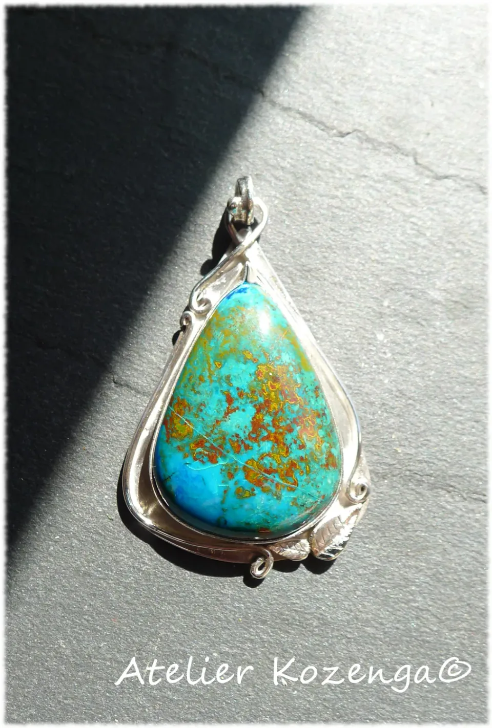 L'Atelier Kozenga Shattuckite pendentif argent 950 bleu
