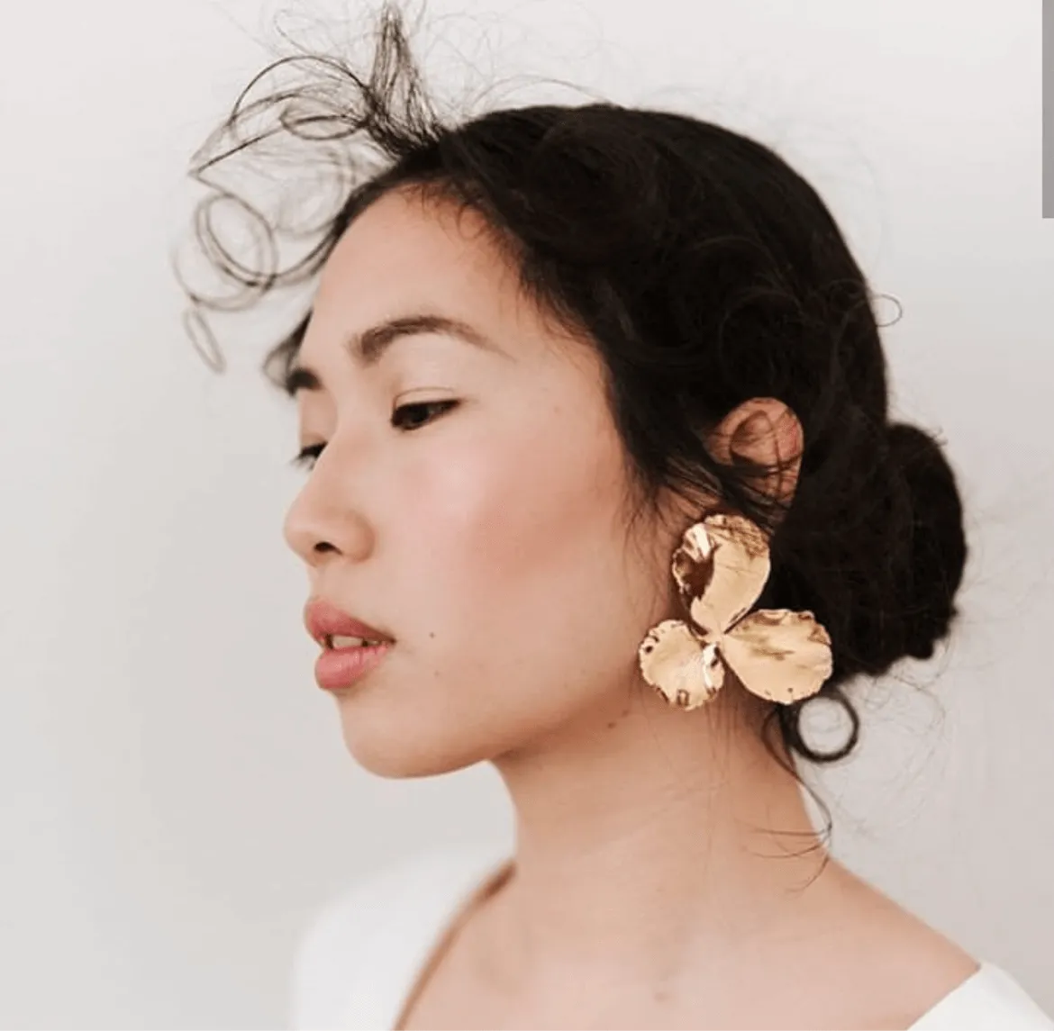 Elise Tsikis Pensée Large boucles d'oreilles or jaune fleur 6,5 cm