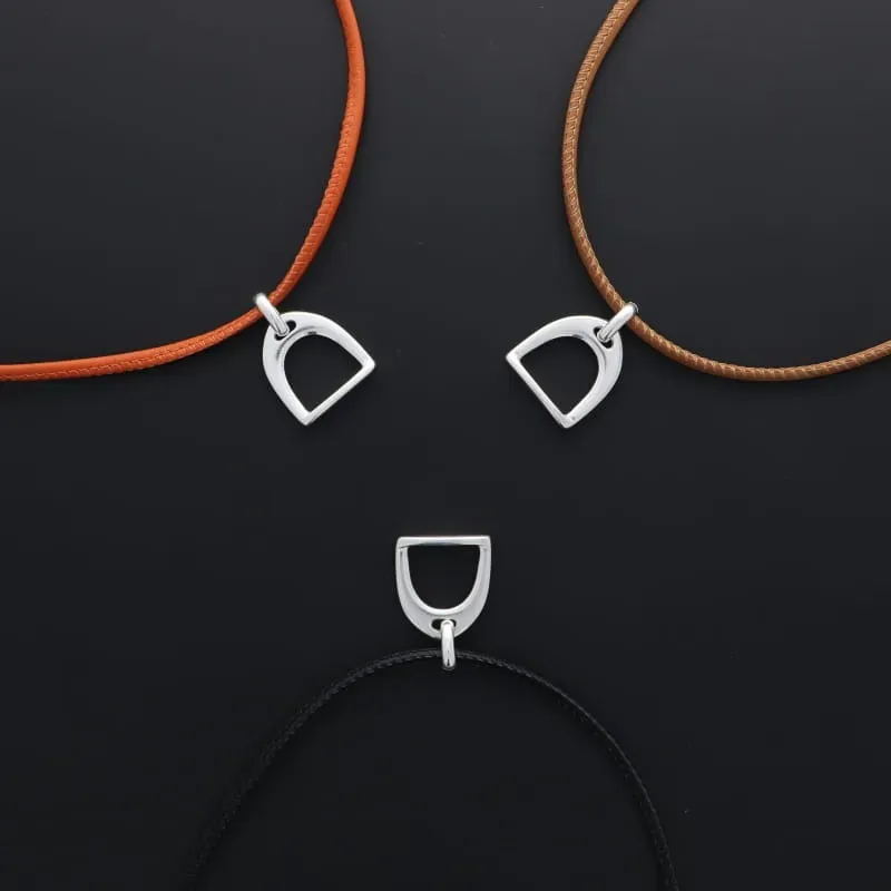 Secret de Cuir N°260 ras de cou cuir étrier argent