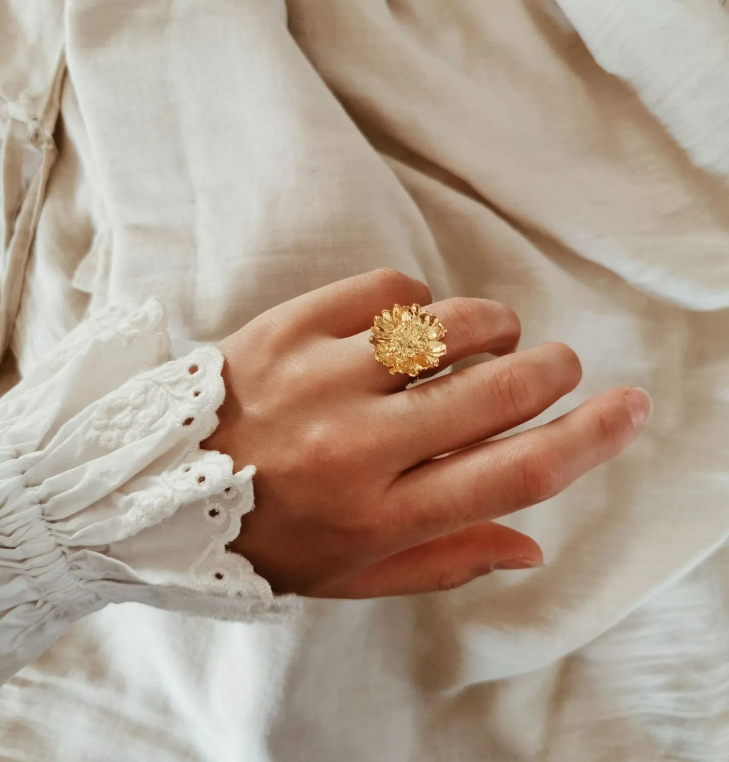 Elise Tsikis Ansou bague fleur or jaune réglable