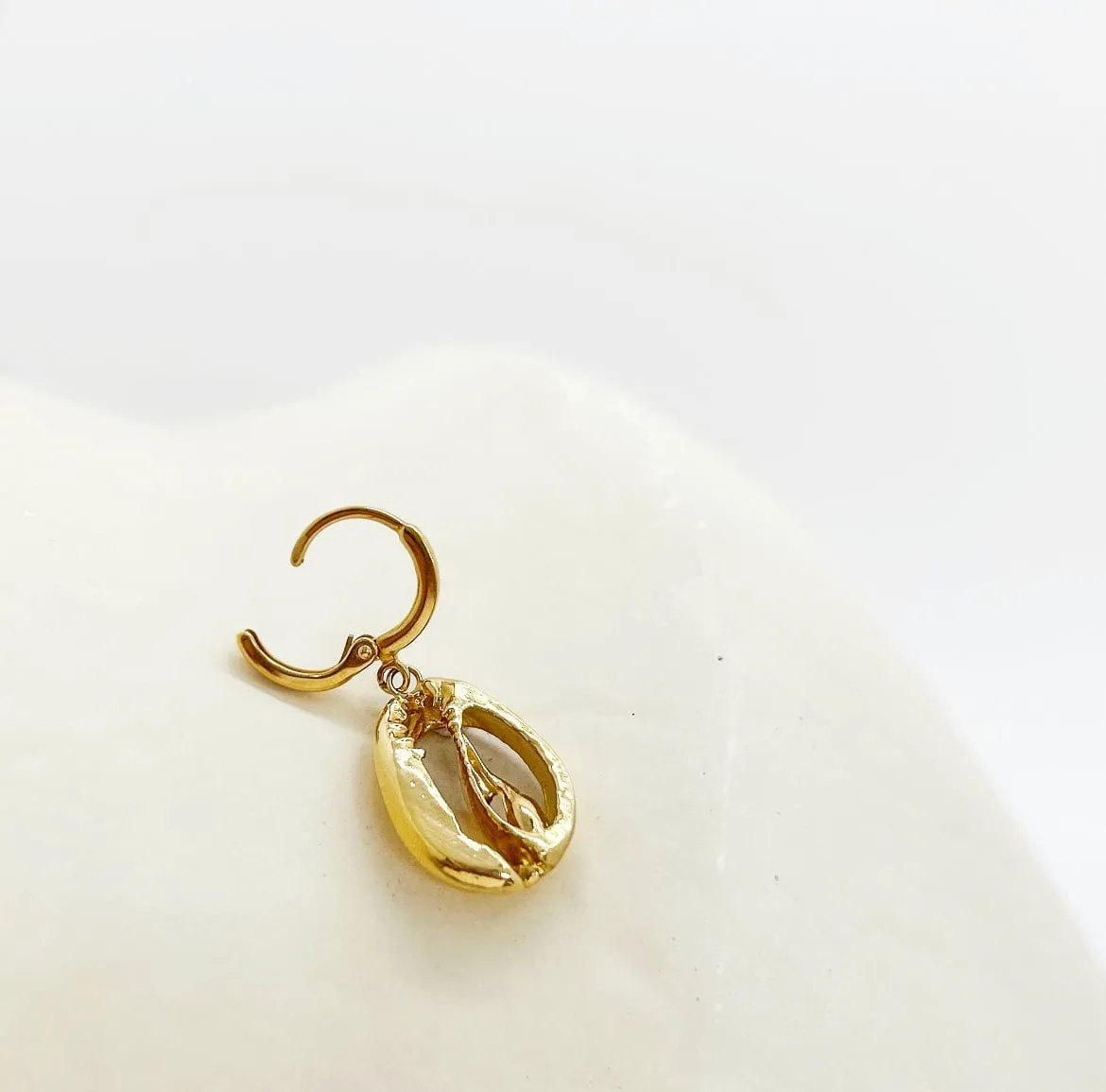 Elise Tsikis boucles d'oreilles Lena coquillage 3,5 cm