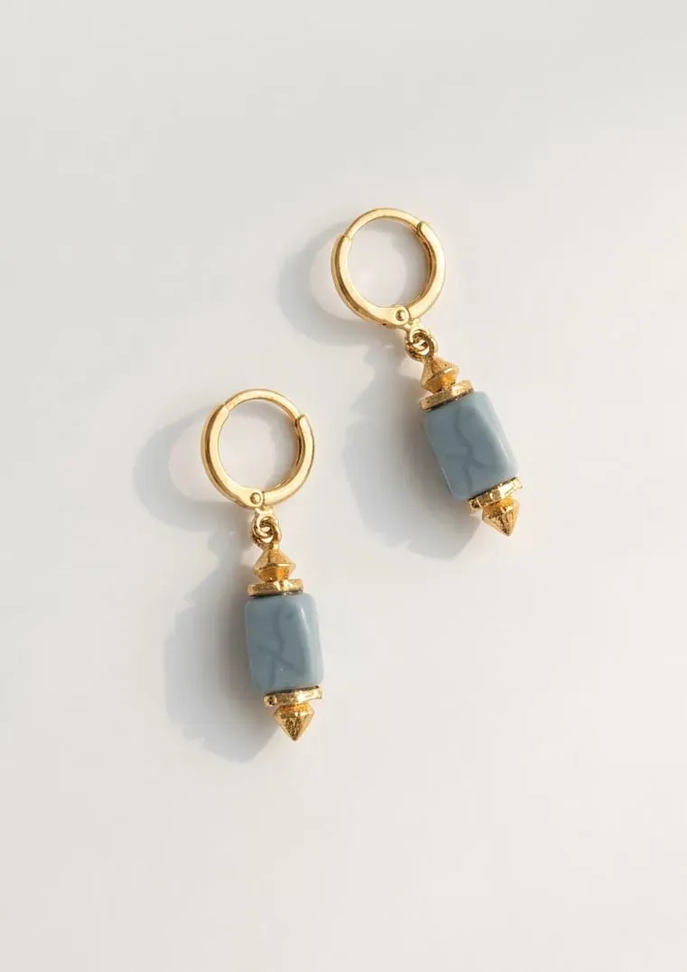 Elise Tsikis Lasta boucles d’oreilles bleues 3,5 cm