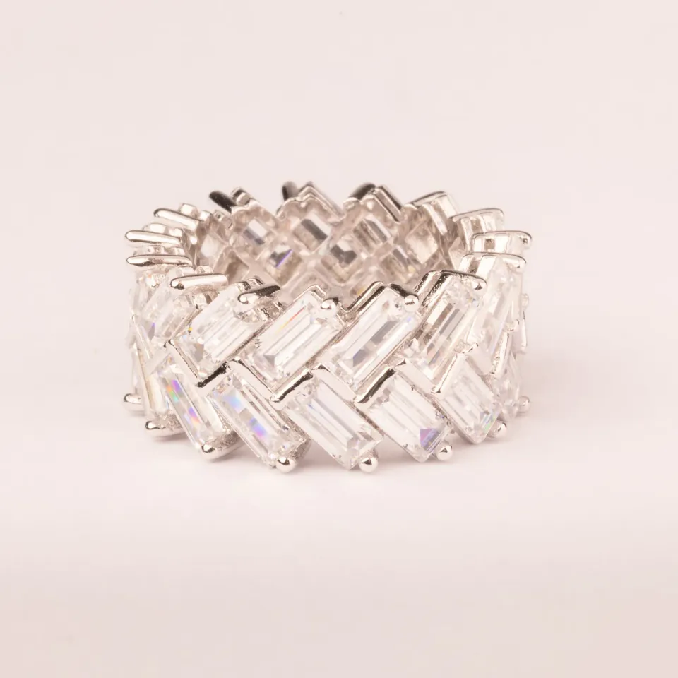 Ultima Edizione bague large zircons taille baguette