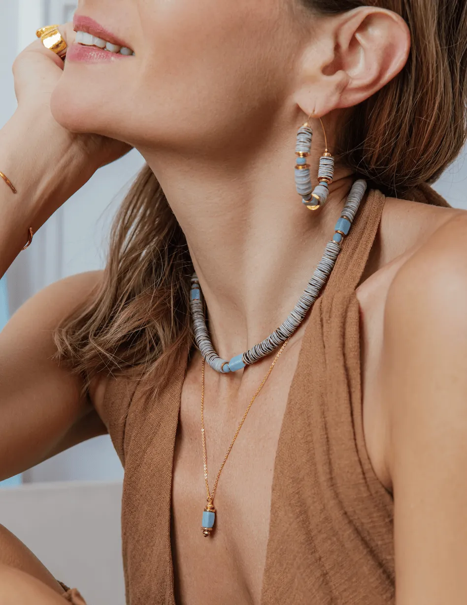 Elise Tsikis Eleftheria Seta boucles perles dorées