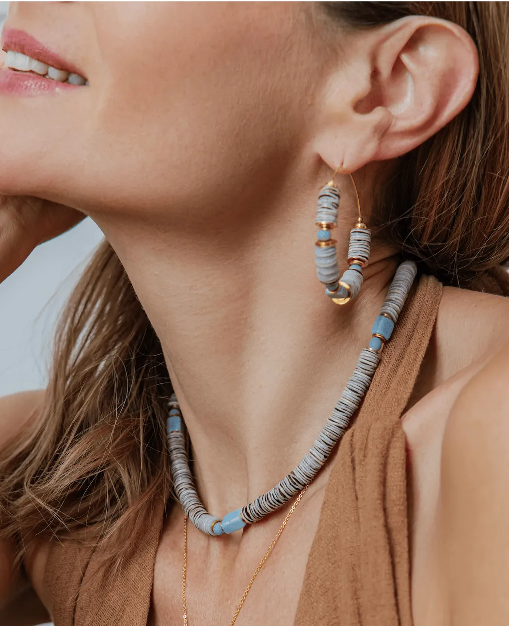 Elise Tsikis Eleftheria Seta boucles perles dorées