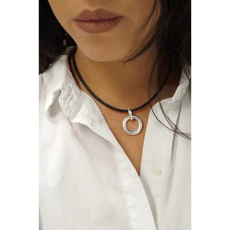 Secret de Cuir N°38 ras de cou cuir pendentif bouée