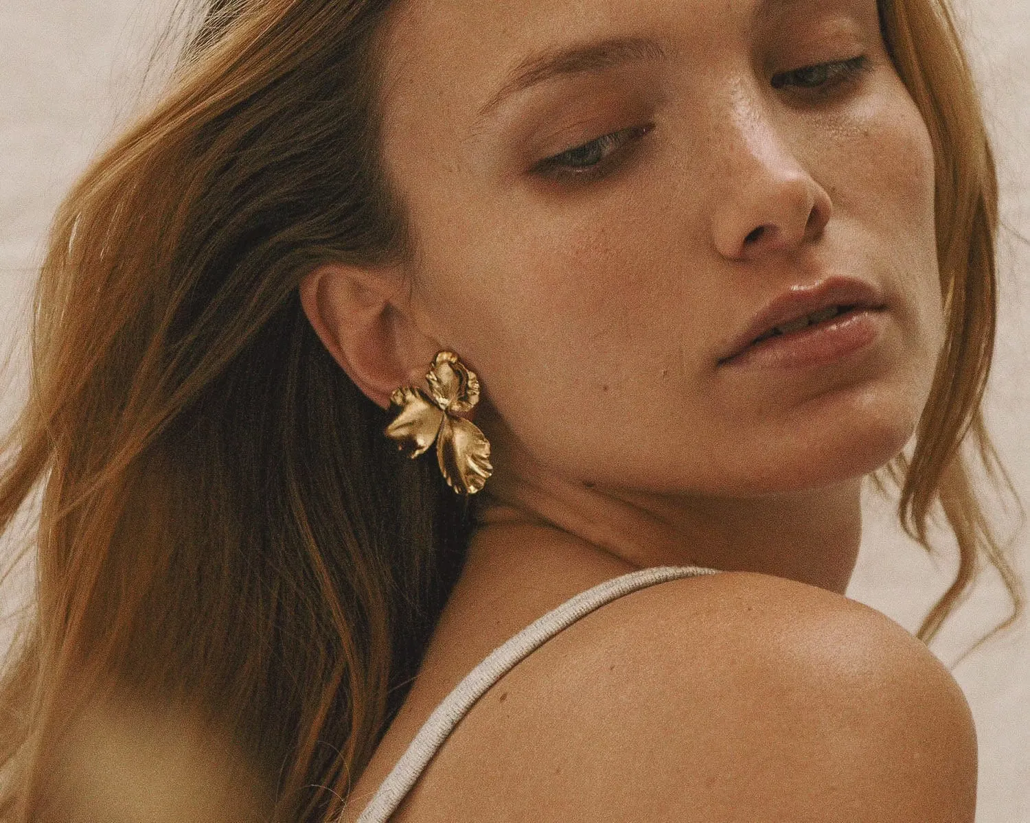 Elise Tsikis Pensée Medium boucles fleur dorée