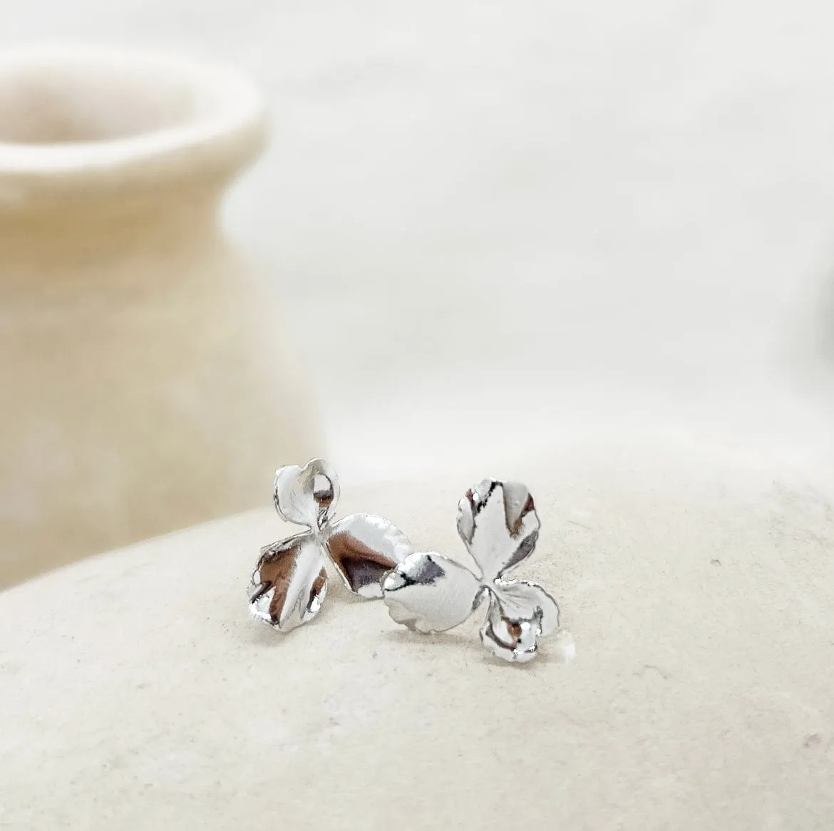 Elise Tsikis Pensée Small boucles doreilles or jaune
