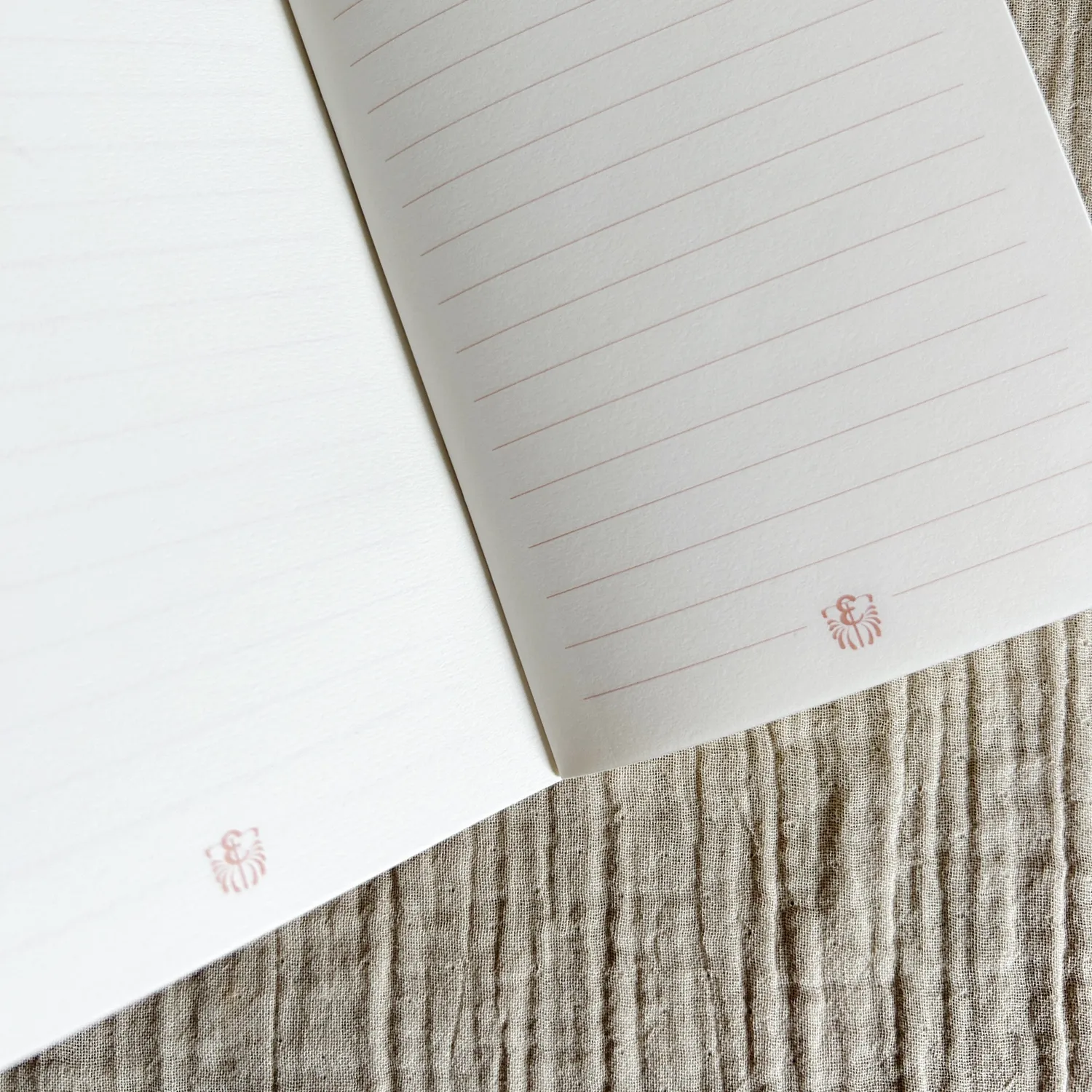Elise Tsikis Soeurs carnet A5 ligné 64 pages