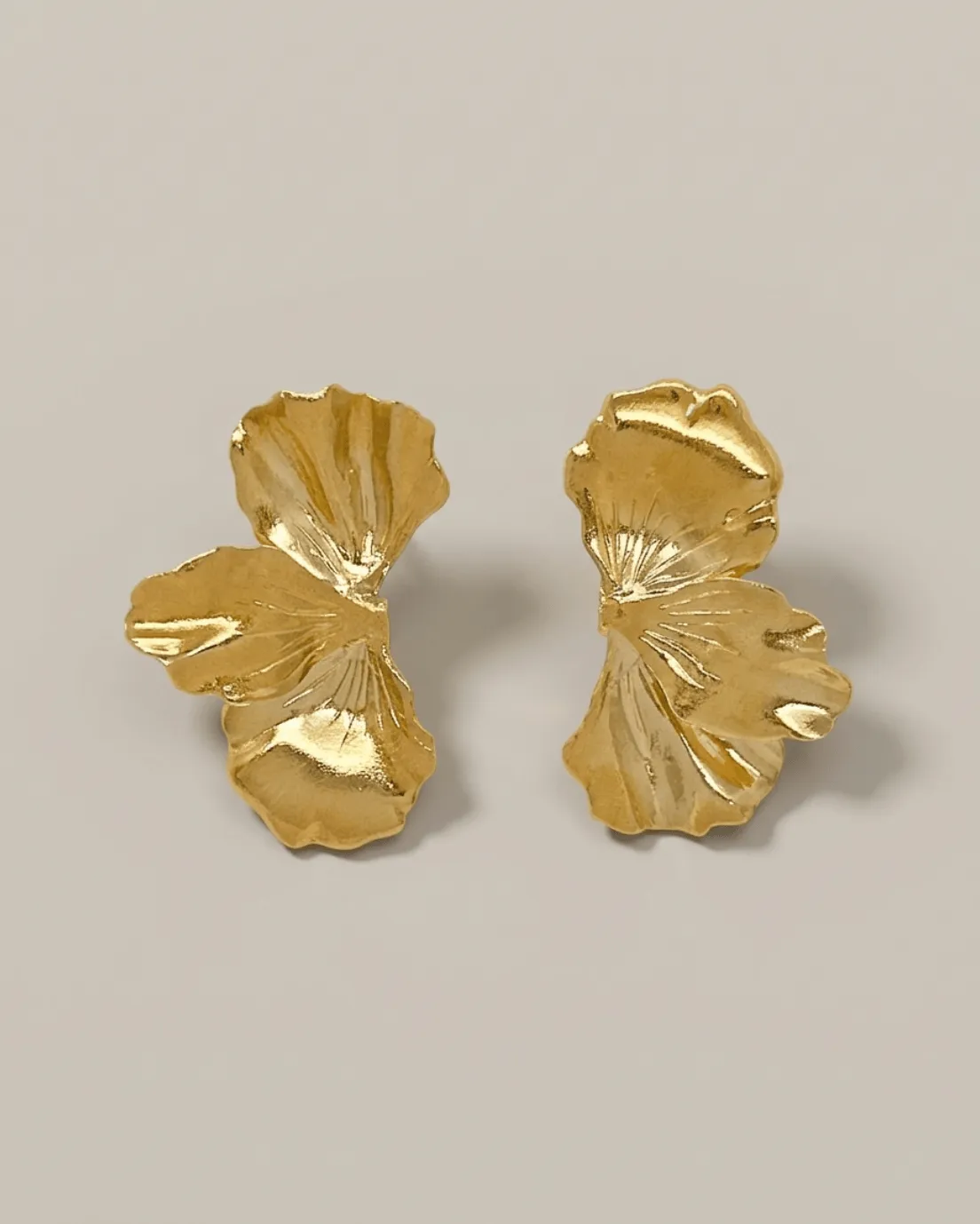 Elise Tsikis Némésis Euménide Medium boucles d'oreilles plaqué or