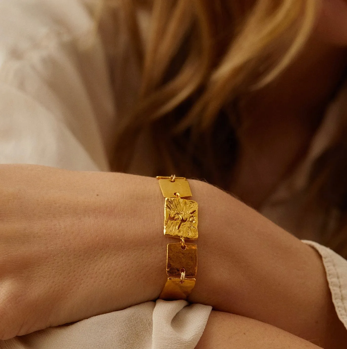 Elise Tsikis Masias bracelet or martelé 13 cm