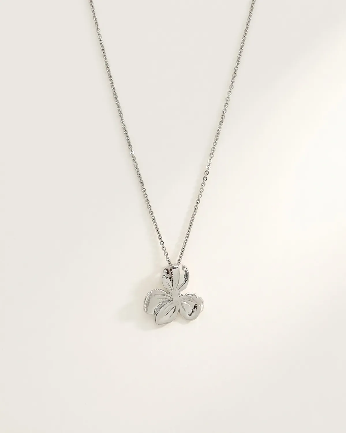 Elise Tsikis Némésis Silane collier fleur or jaune