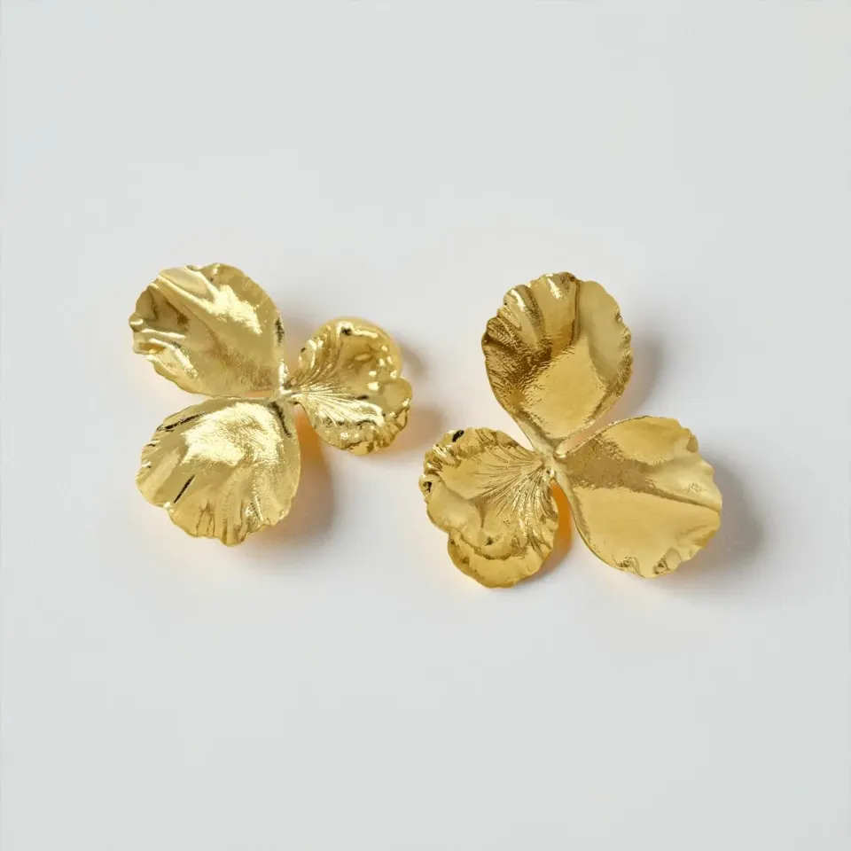 Elise Tsikis Pensée Medium boucles fleur dorée