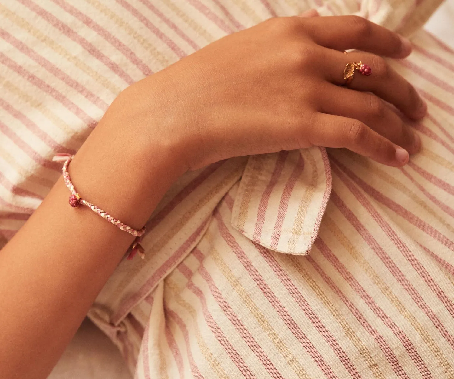 Elise Tsikis Hanelis bracelet enfant rose ajustable